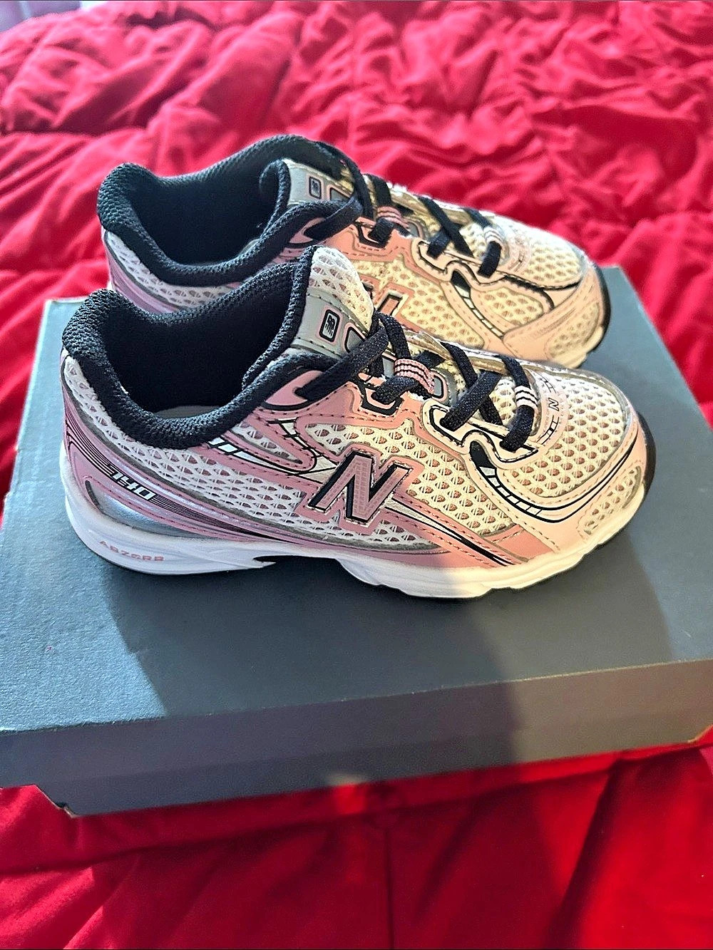 New Balance 740 Bungee Lace Sneakers Pink & Gray Girls US 9 Like New